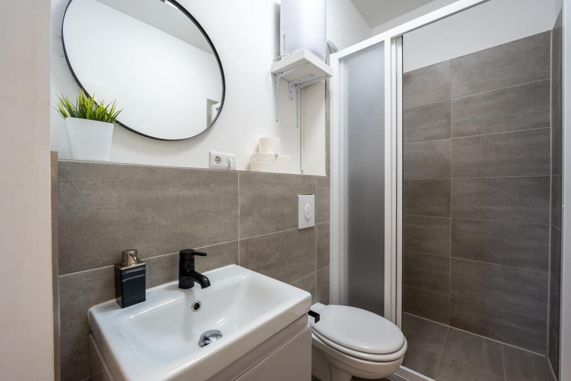 Modern, Central Flat With Workspace Берлін Екстер'єр фото