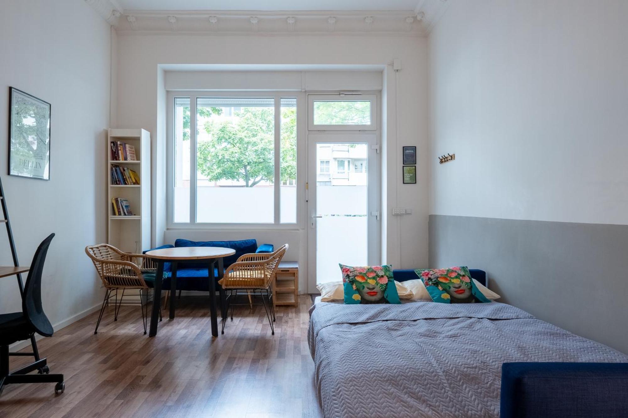 Modern, Central Flat With Workspace Берлін Екстер'єр фото