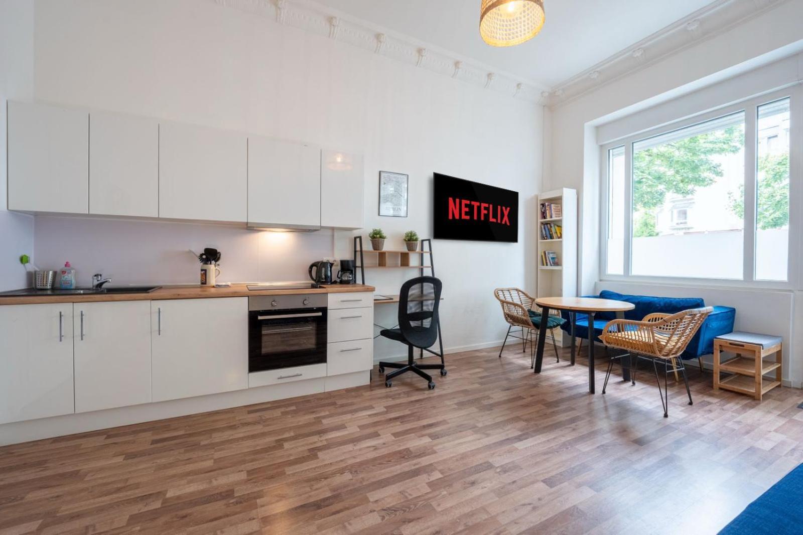 Modern, Central Flat With Workspace Берлін Екстер'єр фото